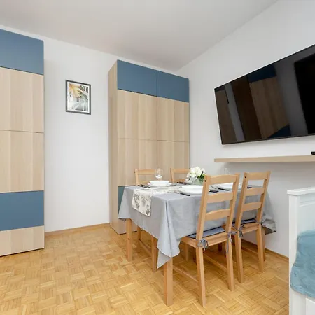 Spacious Apartment With Three Bedrooms In Warsaw By Noclegi Renters Екстер'єр фото