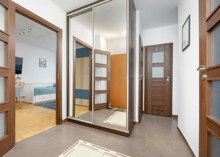 Spacious Apartment With Three Bedrooms In Warsaw By Noclegi Renters