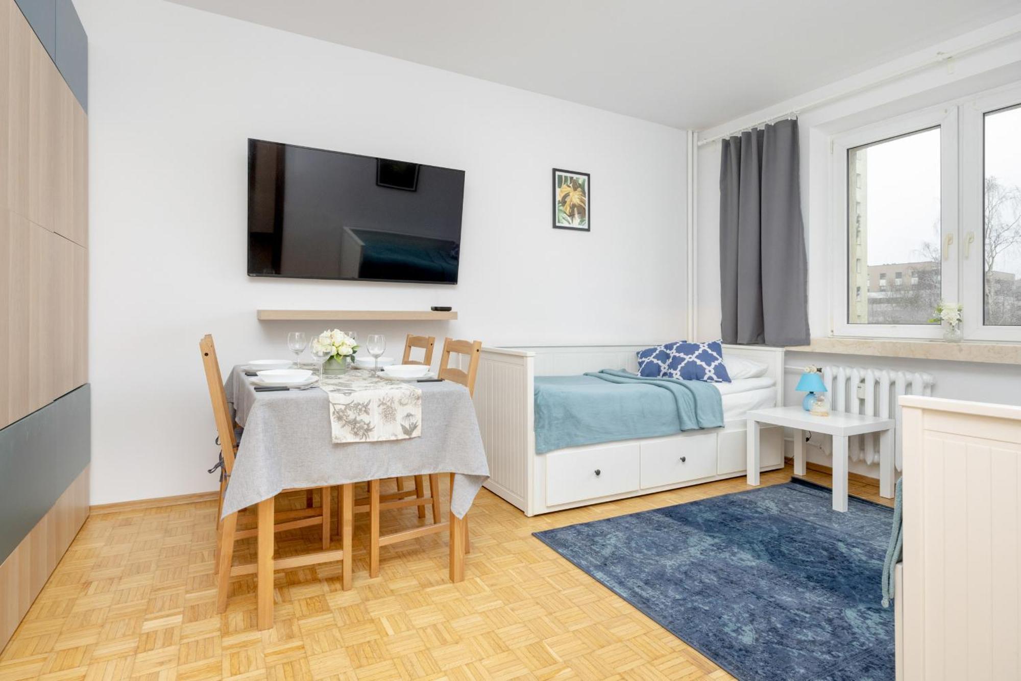 Spacious With Three Bedrooms In By Renters Варшава